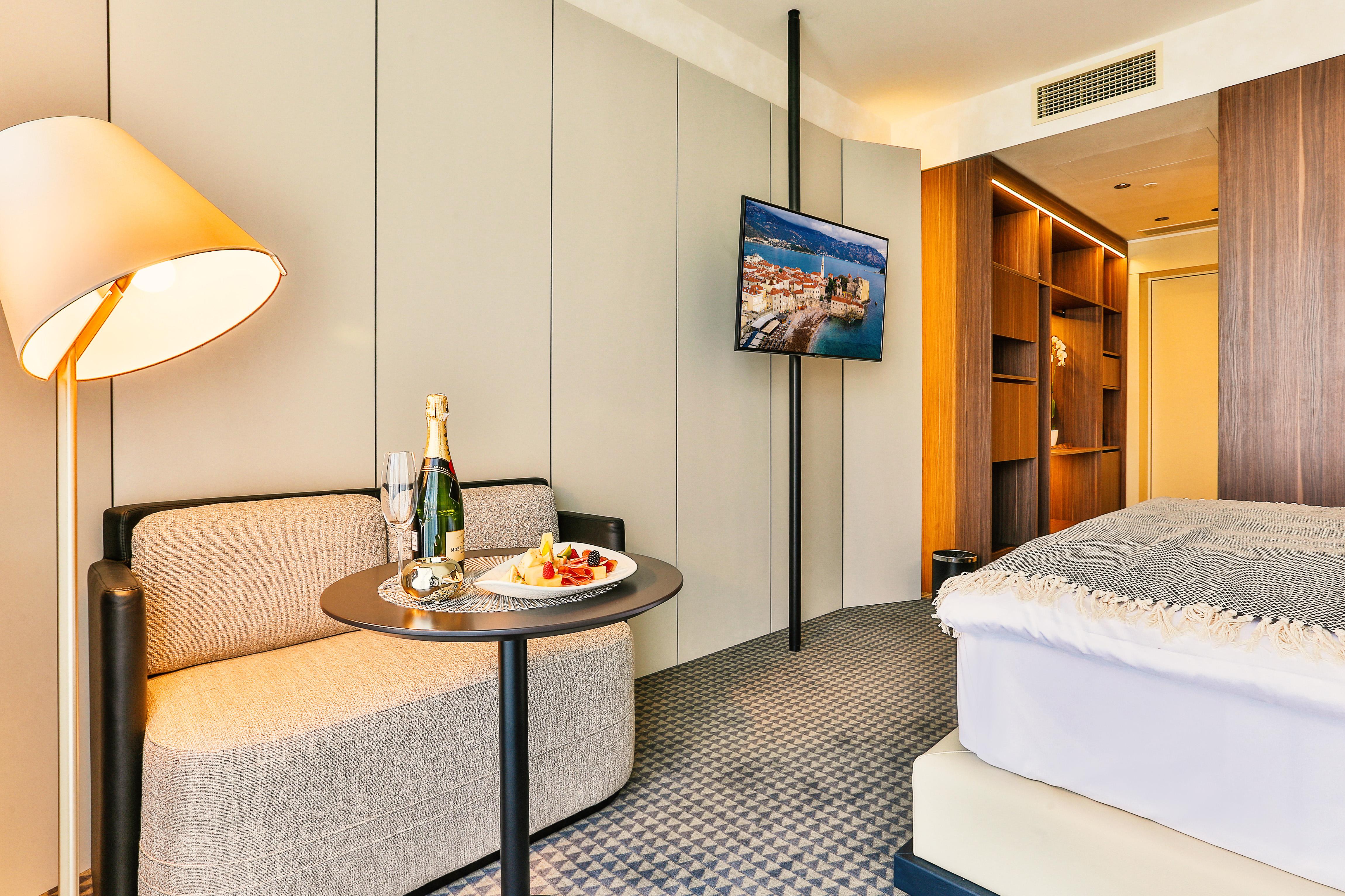 Hotel Kalos Μπούντβα Εξωτερικό φωτογραφία